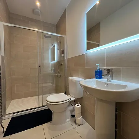 1 Bed Close To Arena Sleeps Up To 4 People F3 Leeds (West Yorkshire)