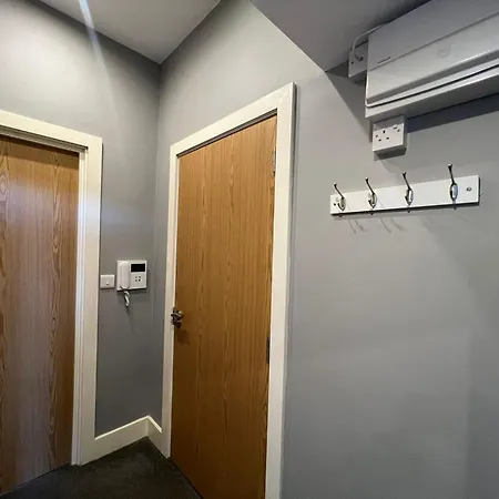 1 Bed Close To Leeds Arena Sleeps Up To 4 People F3 Apartment *