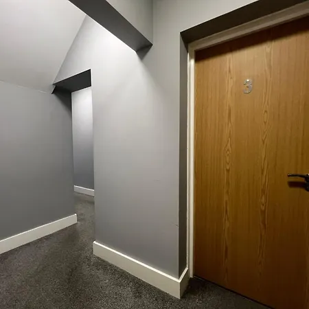 Apartment 1 Bed Close To Leeds Arena Sleeps Up To 4 People F3 *